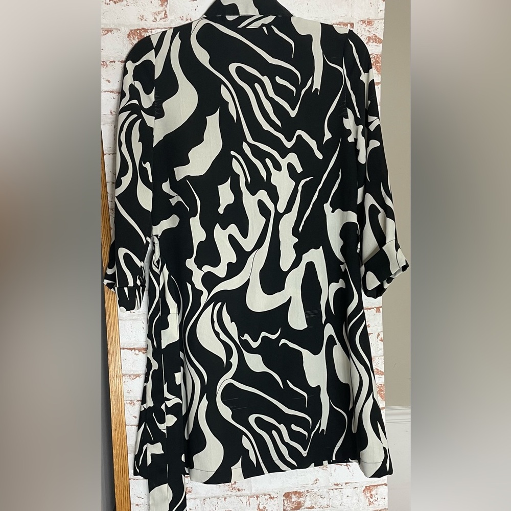 Sincerely Jules Monochrome Patterned Tie Dress - Picture 4 of 5